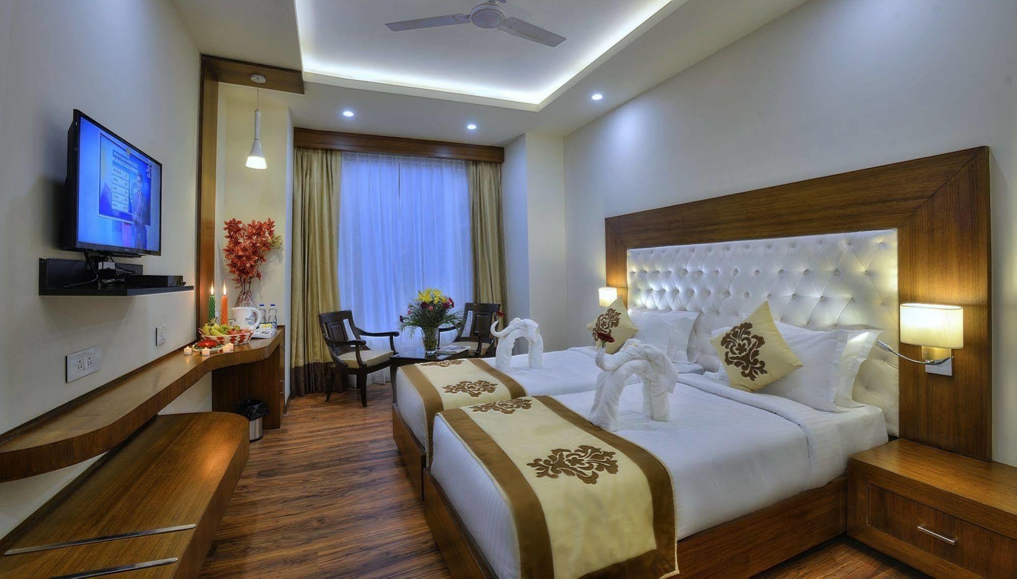Hotel Seven Hills Tower Agra  Extérieur photo